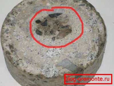Amatérská fotografie vzorku, který byl testován na odolnost proti vodě Amatérská fotografie vzorku, který byl testován na odolnost proti vodě