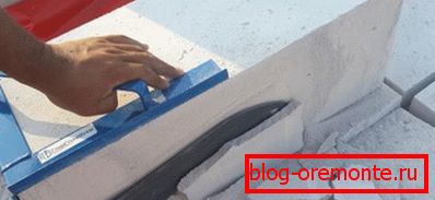 Amatérská fotografie, proces řezání bloků tohoto materiálu se speciálním nástrojem Amatérská fotografie, proces řezání bloků tohoto materiálu se speciálním nástrojem