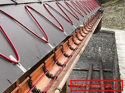 Měděné parapety byly vyhřívány