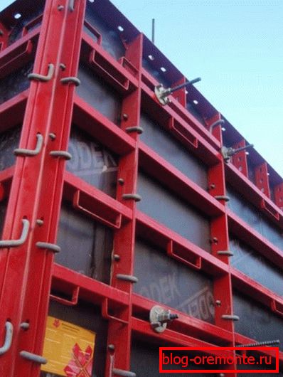 Kovová forma pro odlévání typických betonových konstrukcí Kovová forma pro odlévání typických betonových konstrukcí