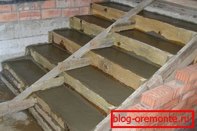 Instalace betonových schodů v suterénu Instalace betonových schodů v suterénu