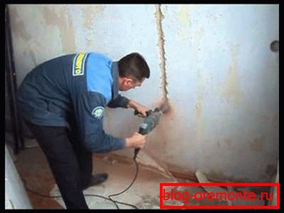 Instalace podrozetnikov do betonové stěny pomocí perforátoru Instalace podrozetnikov do betonové stěny pomocí perforátoru