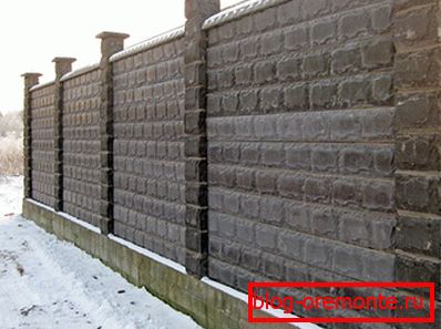 V fotooblokovém betonovém oplocení V fotooblokovém betonovém oplocení