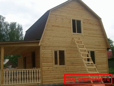 Na fotografii - dům z baru s podkrovím 6 * 8 Na fotografii - dům z baru s podkrovím 6 * 8