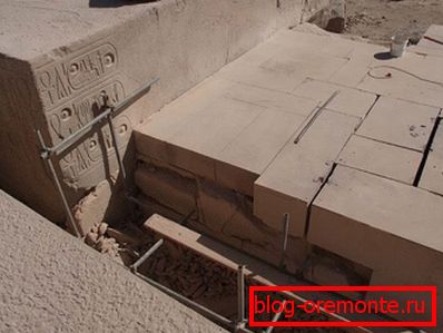Na foto - geopolymerových blocích ve starověkých egyptských budovách Na foto - geopolymerových blocích ve starověkých egyptských budovách
