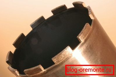 Na fotografii - korunu s diamantovým prachem Na fotografii - korunu s diamantovým prachem