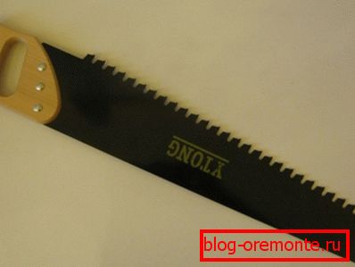 Na foto - speciální ruční pila YTONG Na foto - speciální ruční pila YTONG