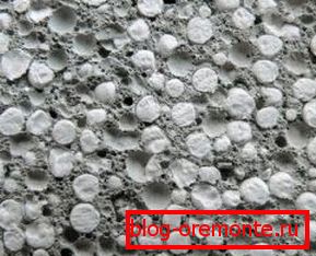 Na fotografii - struktura betonu s polystyrenovými granulemi Na fotografii - struktura betonu s polystyrenovými granulemi