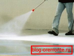 Na fotografii - jak pečovat o beton po správném nalití Na fotografii - jak pečovat o beton po správném nalití