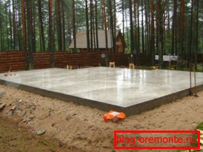 Na fotografii - nejčastěji používaný typ základů pro plynobetonový dům. Na fotografii - nejčastěji používaný typ základů pro plynobetonový dům.