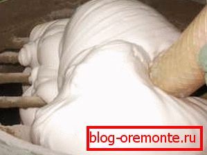 Na fotografii - pěnivý prostředek proteinových složek Na fotografii - pěnivý prostředek proteinových složek