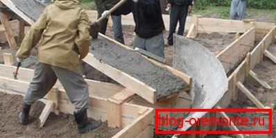 Na fotografii - dodávka betonového řešení do vzdálenosti s vlastními rukama Na fotografii - dodávka betonového řešení do vzdálenosti s vlastními rukama