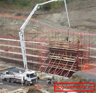 Na fotografii - dodání řešení přímo na staveništi. Na fotografii - dodání řešení přímo na staveništi.