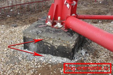 Na fotografii - zničení materiálu v důsledku nízké odolnosti proti mrazu Na fotografii - zničení materiálu v důsledku nízké odolnosti proti mrazu