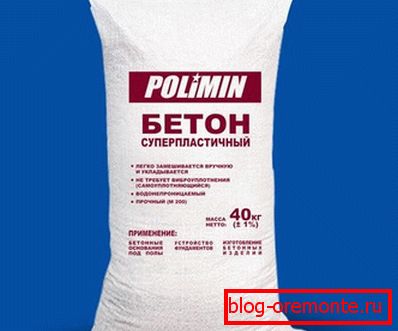 V foto - suchém betonovém mixu v pytli připraveném k použití. V foto - suchém betonovém mixu v pytli připraveném k použití.
