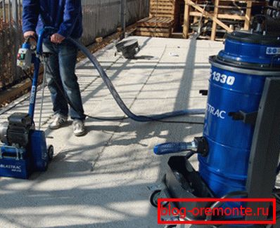 V foto - čistícím prachu z betonových povrchů V foto - čistícím prachu z betonových povrchů