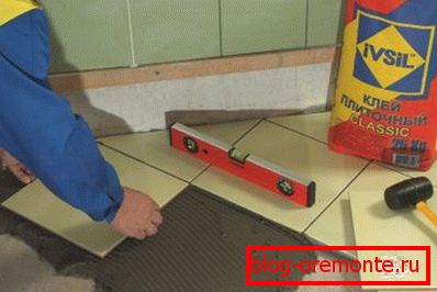 Na fotografii je použito speciální řešení pro keramické obklady. Na fotografii je použito speciální řešení pro keramické obklady.