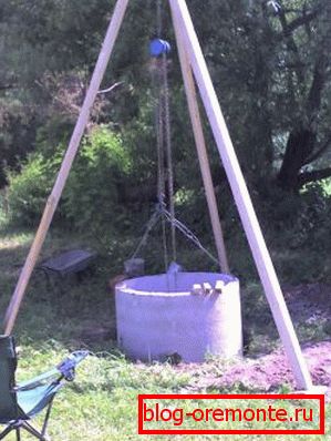 Nad stojinou položte stativ s zdvihacím mechanismem. Nad stojinou položte stativ s zdvihacím mechanismem.