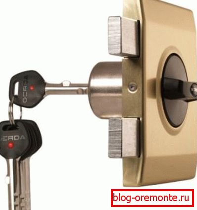 Visací zámek ozdobné obložení dveří
