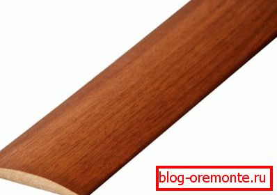 Uloženo na dřevěné obložení dveří Uloženo na dřevěné obložení dveří