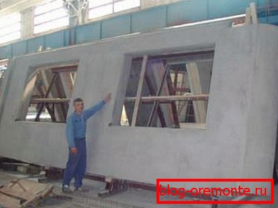 Exteriérové železobetonové stěnové panely, které byly speciálně navrženy pro výstavbu rodinných domů Exteriérové železobetonové stěnové panely, které byly speciálně navrženy pro výstavbu rodinných domů