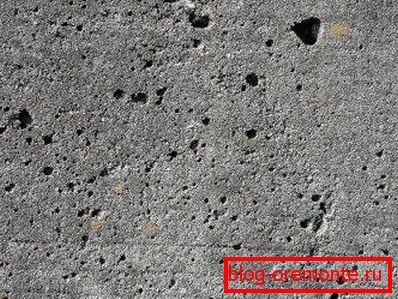 Nerovnoměrný betonový povrch Nerovnoměrný betonový povrch