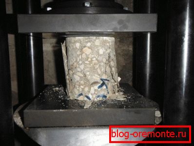 Zařízení pro testování pevnosti mohou být velmi velké. Zařízení pro testování pevnosti mohou být velmi velké.