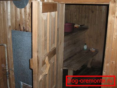 Dávejte pozor na fotografii - ukazuje špatné umístění pece, na vrcholu střechy, což je nebezpečné pro zdraví Dávejte pozor na fotografii - ukazuje špatné umístění pece, na vrcholu střechy, což je nebezpečné pro zdraví