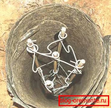 Obecný pohled na potrubí z materiálu střešního materiálu. Obecný pohled na potrubí z materiálu střešního materiálu.