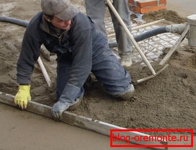 Uspořádání betonové podlahy vyžaduje určitou techniku. Uspořádání betonové podlahy vyžaduje určitou techniku.