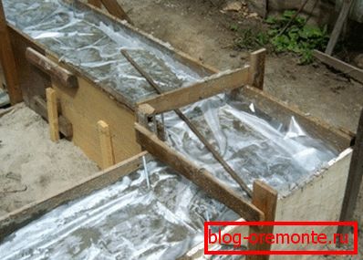 Řezání páskové základny pokryté PVC fólií Řezání páskové základny pokryté PVC fólií
