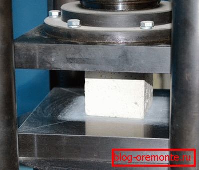 Stanovení pevnosti v tlaku pomocí hydraulického lisu Stanovení pevnosti v tlaku pomocí hydraulického lisu
