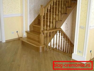 Dřevěné dokončené schodiště Dřevěné dokončené schodiště