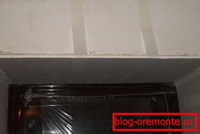 Dokončení dveří vchodových dveří se sadrokartonem Dokončení dveří vchodových dveří se sadrokartonem