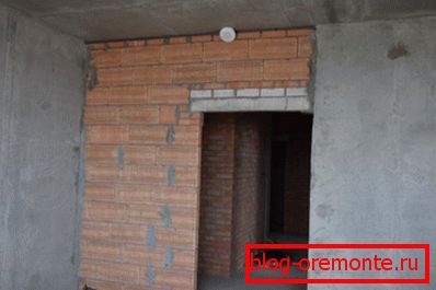 Před nanesením jakéhokoliv dokončovacího materiálu natřete povrch stěny základním nátěrem. Před nanesením jakéhokoliv dokončovacího materiálu natřete povrch stěny základním nátěrem.