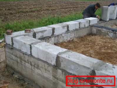 První řada pěnových bloků První řada pěnových bloků