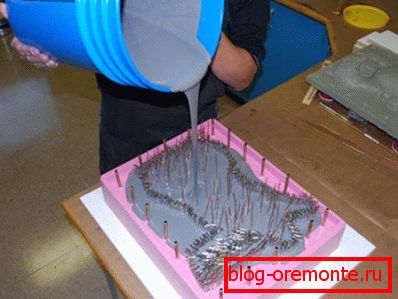 Plastifikátory činí z betonu tekutější.