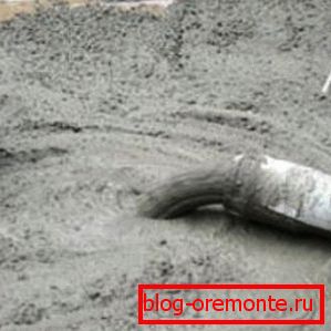 Dodávka hotových směsí od mixeru ke staveništi Dodávka hotových směsí od mixeru ke staveništi