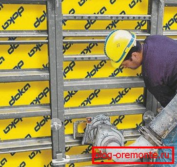 Materiálové podávání v rámovém bednění Materiálové podávání v rámovém bednění