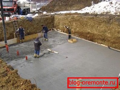 Podrážka základny je často vyrobena z hubeného roztoku.