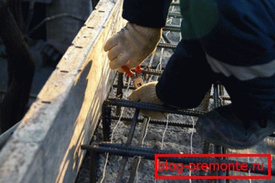 Připojte topný kabel k rámu Připojte topný kabel k rámu