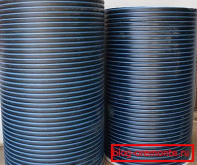 Polyetylénová vložka řeší problém septického utěsnění. Polyetylénová vložka řeší problém septického utěsnění.