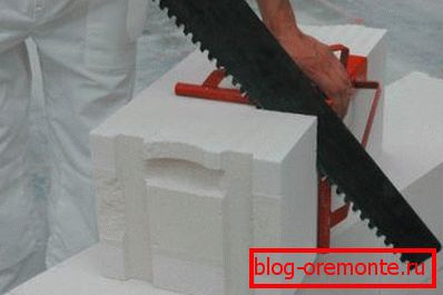 Konvenční pila na řezání plynových bloků Konvenční pila na řezání plynových bloků