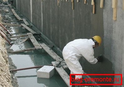 Někdy je mnohem jednodušší a levnější používat nenákladné betony a hydroizolace než získávat vysoké známky tohoto materiálu. Někdy je mnohem jednodušší a levnější používat nenákladné betony a hydroizolace než získávat vysoké známky tohoto materiálu.