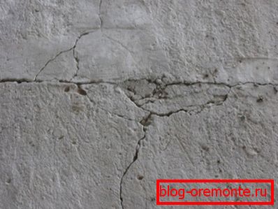 Poškozený povrch betonu Poškozený povrch betonu
