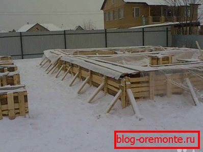 Při práci v chladných sezónách se ke složení přidávají přísady, které zvyšují bod mrznutí vody, ale v takovýchto řešeních se nedoporučuje používat soli. Při práci v chladných sezónách se ke složení přidávají přísady, které zvyšují bod mrznutí vody, ale v takovýchto řešeních se nedoporučuje používat soli.
