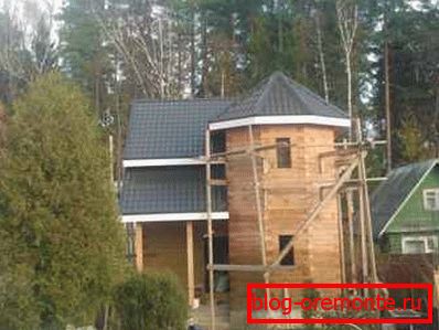 Při vytváření dřevěných konstrukcí má umělec možnost vyjádřit svou představivost a design umění. Při vytváření dřevěných konstrukcí má umělec možnost vyjádřit svou představivost a design umění.