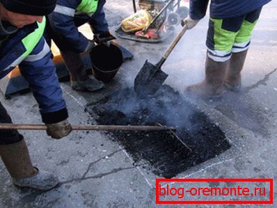 Použití horkého materiálu pro opravy cest Použití horkého materiálu pro opravy cest