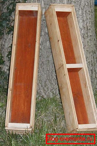 Příklad dřevěných kanystrů pro tváření bloků.