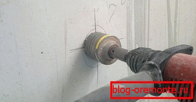 Vytvoření díry v betonové zdi